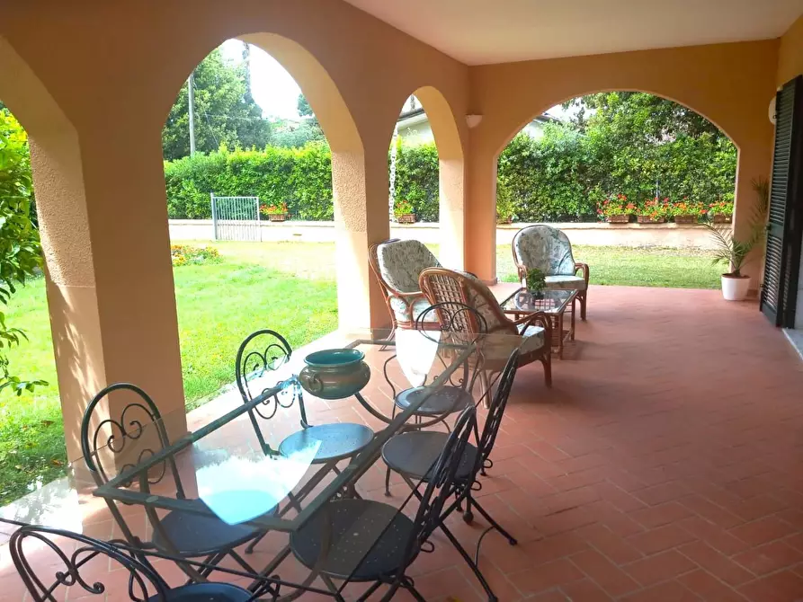 Immagine 4 di Villa in vendita  a Massa
