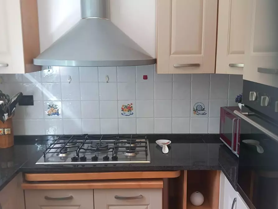 Immagine 11 di Villa in vendita  a Massa