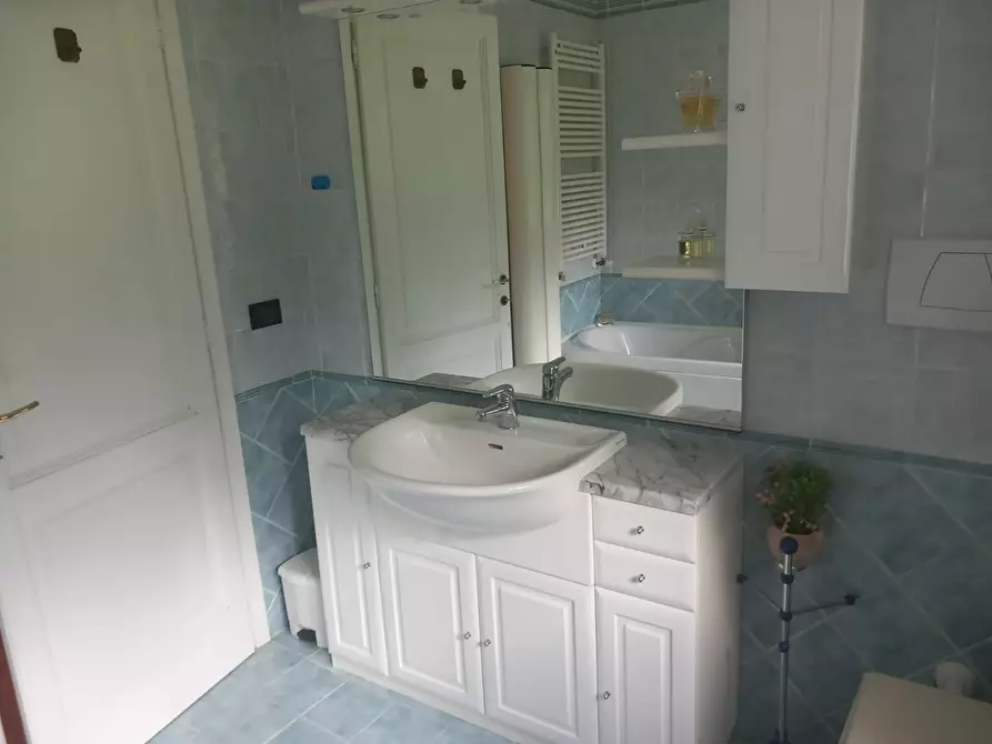 Immagine 18 di Villa in vendita  a Massa