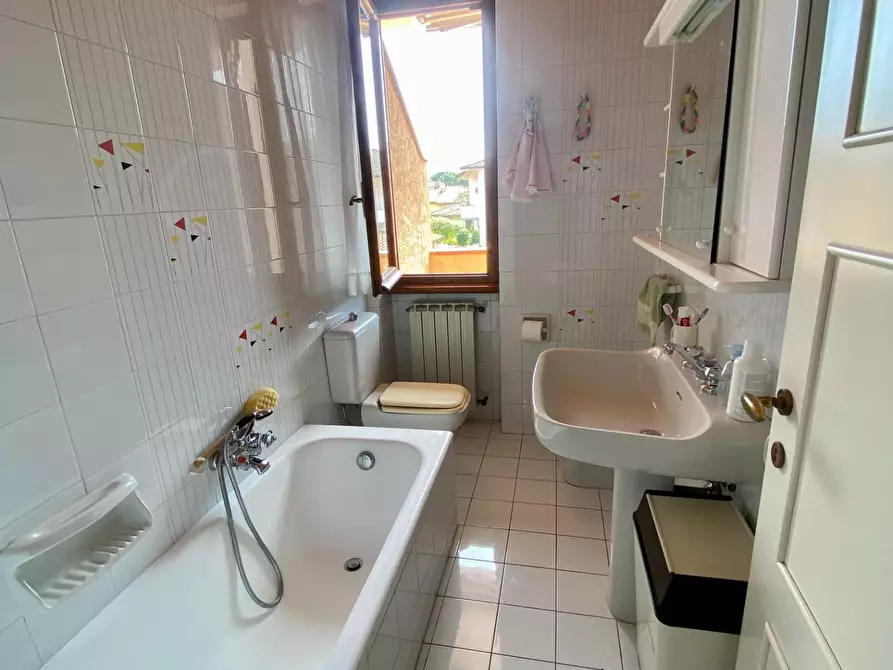 Immagine 30 di Casa quadrifamiliare in vendita  a Pietrasanta