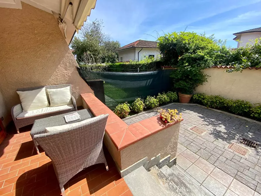 Immagine 3 di Casa quadrifamiliare in vendita  a Pietrasanta