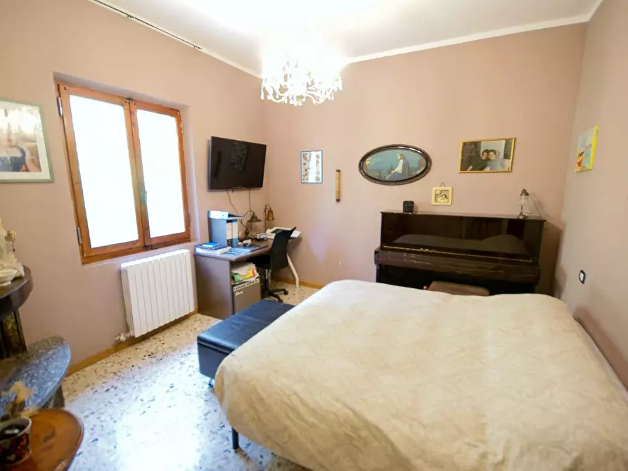 Immagine 17 di Casa bifamiliare in vendita  a Massa