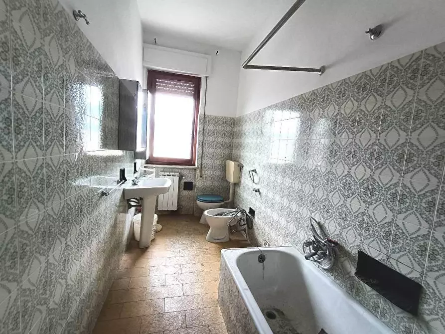 Immagine 2 di Appartamento in vendita  a Carrara