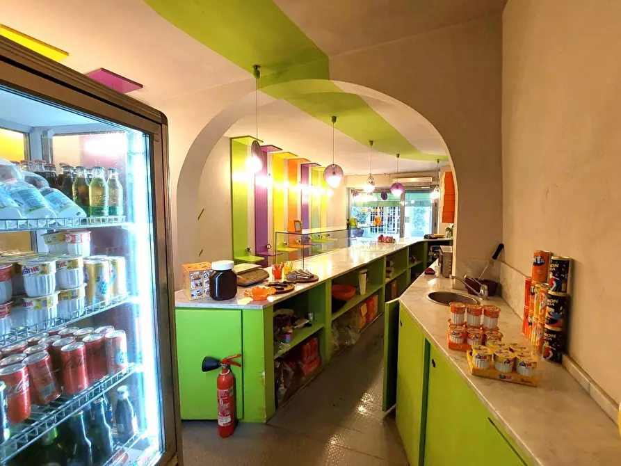 Immagine 11 di Attività commerciale in vendita  a Pontedera