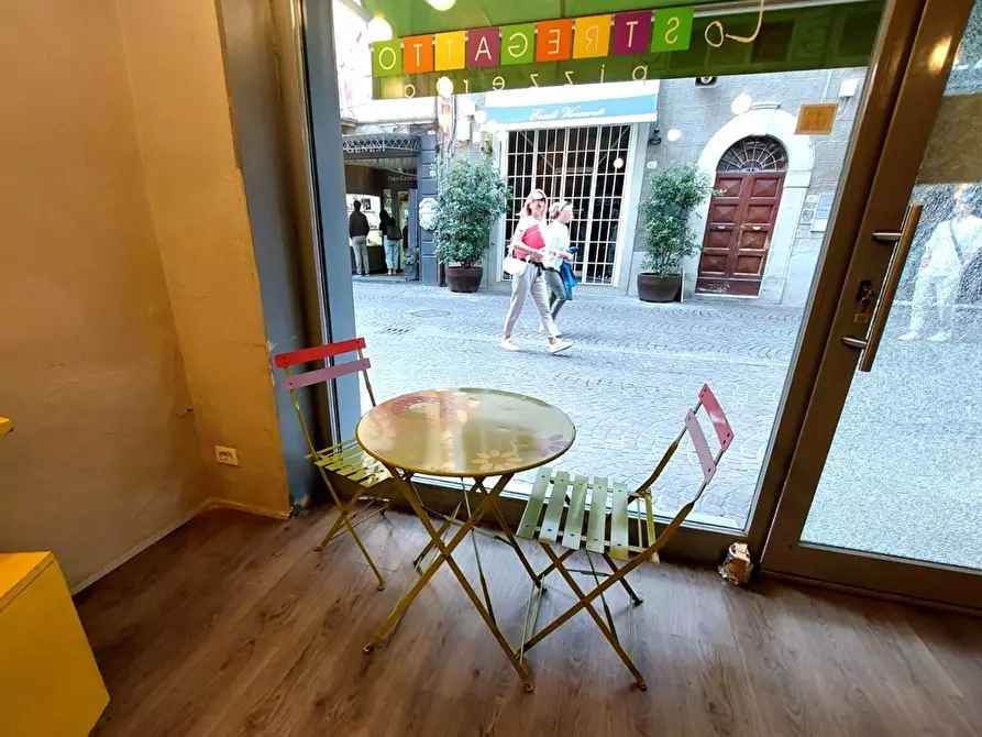 Immagine 8 di Attività commerciale in vendita  a Pontedera