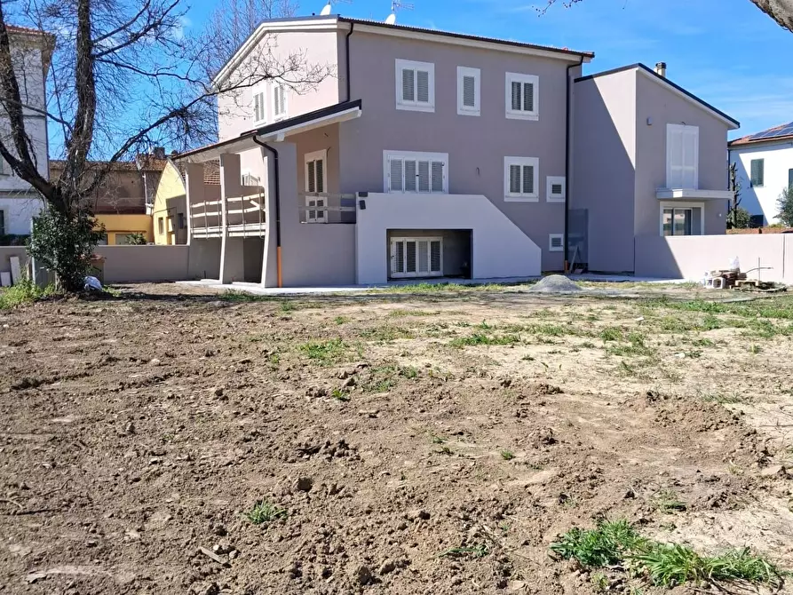 Immagine 1 di Casa trifamiliare in vendita  a Cascina