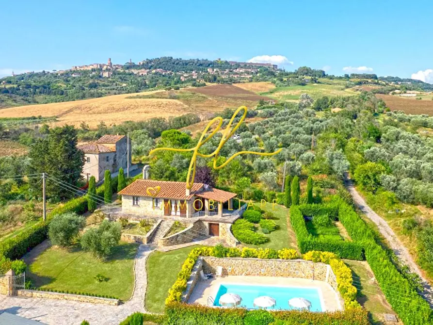 Immagine 1 di Villa in vendita  a Volterra