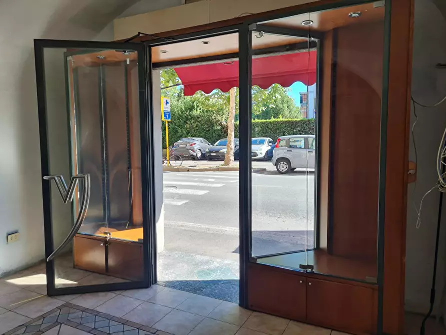 Immagine 7 di Locale commerciale in affitto  a Pisa