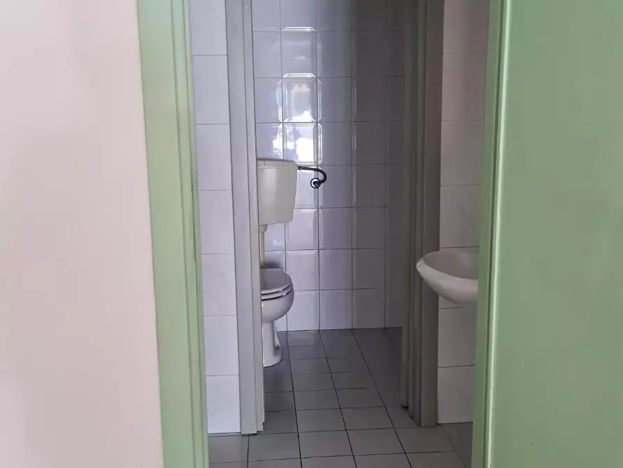 Immagine 3 di Locale commerciale in affitto  a Pisa