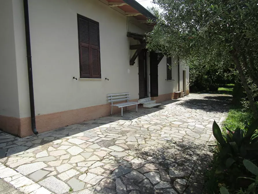 Immagine 1 di Casa indipendente in vendita  a Carrara
