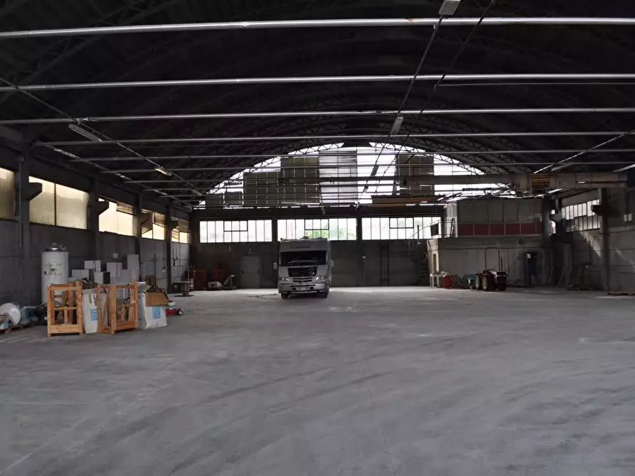 Immagine 3 di Attività artigianale in vendita  a Poggibonsi