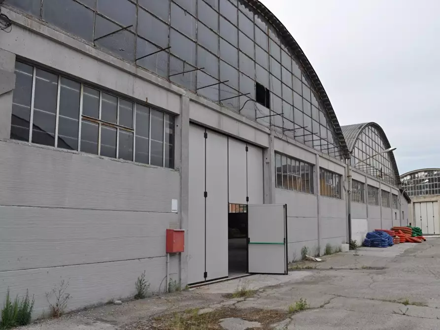 Immagine 2 di Attività artigianale in vendita  a Poggibonsi