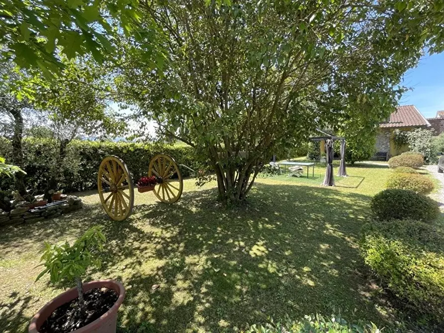 Immagine 37 di Villa in vendita  a Lucca