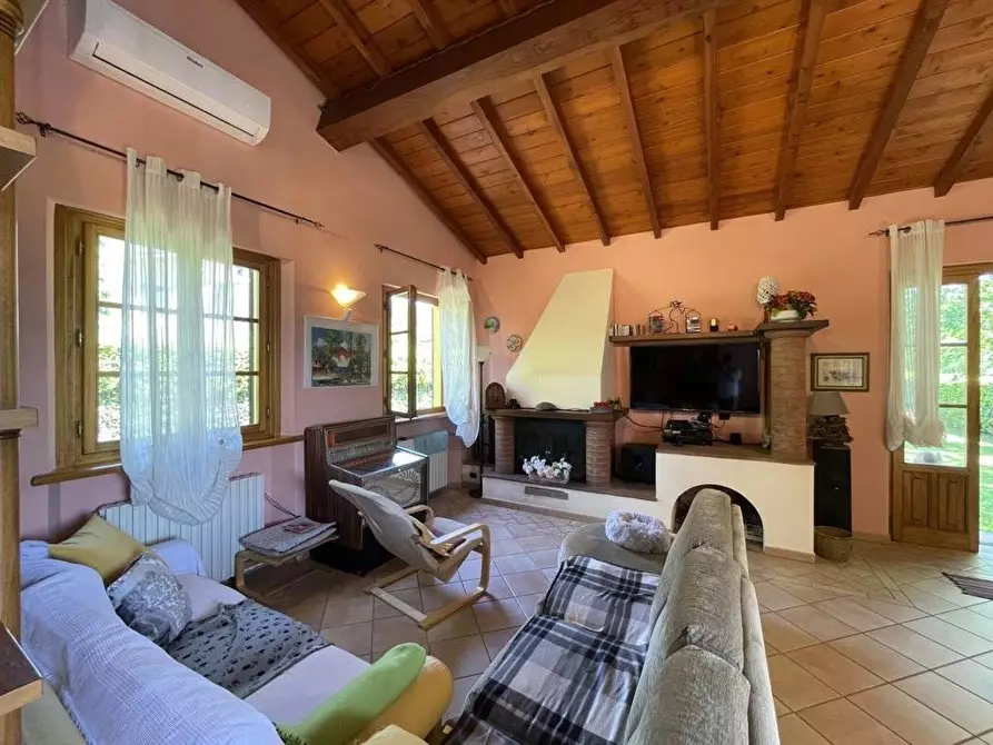 Immagine 9 di Villa in vendita  a Lucca