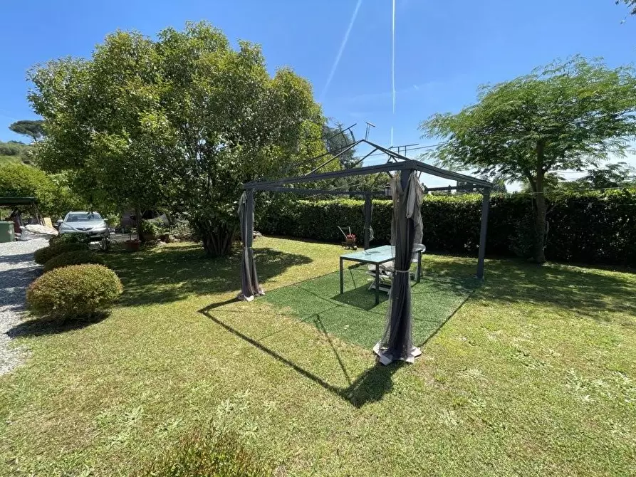 Immagine 39 di Villa in vendita  a Lucca