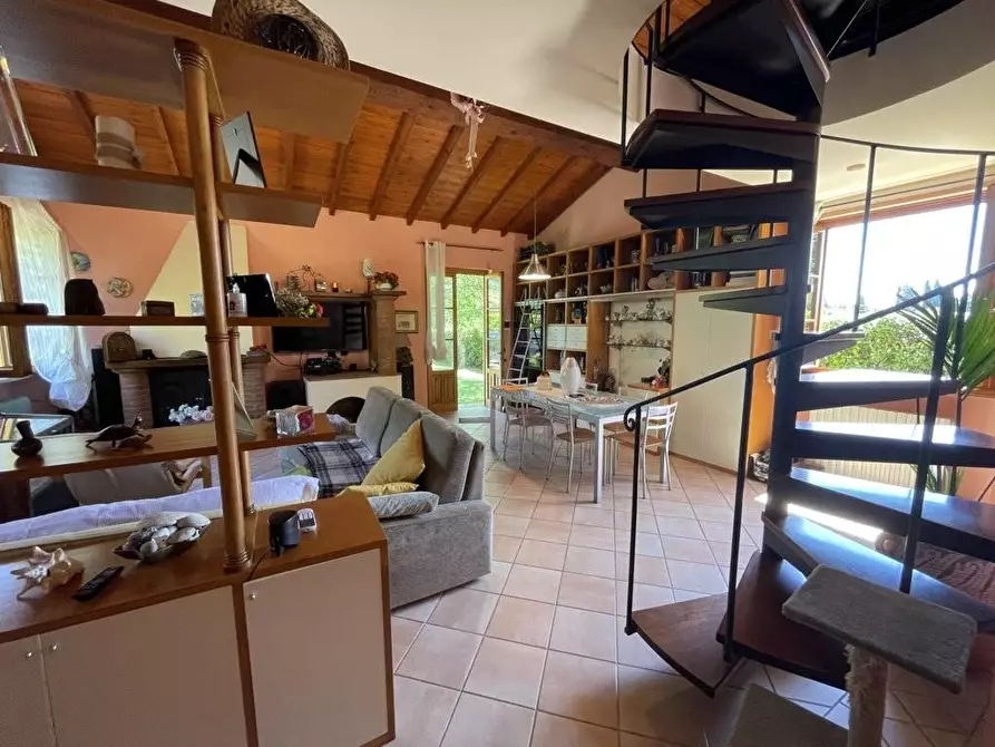 Immagine 15 di Villa in vendita  a Lucca