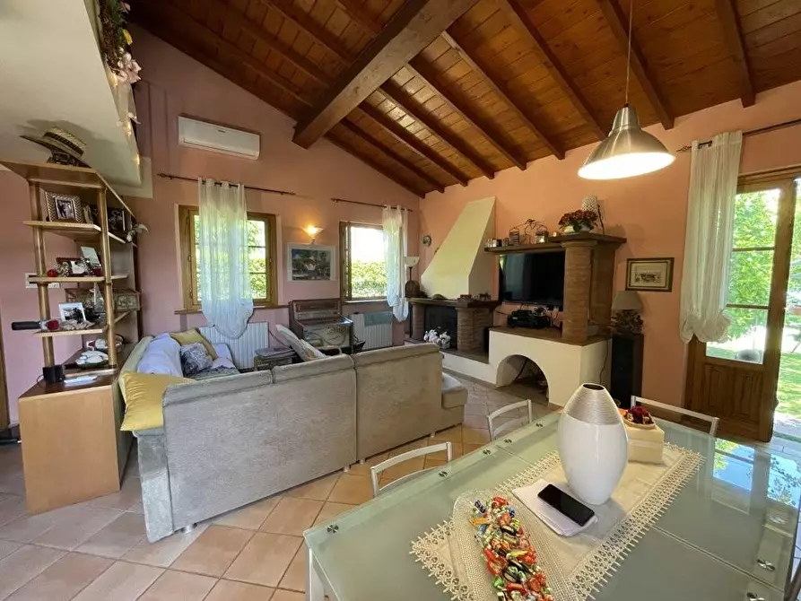 Immagine 8 di Villa in vendita  a Lucca