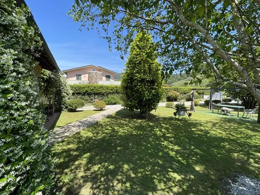 Immagine 34 di Villa in vendita  a Lucca