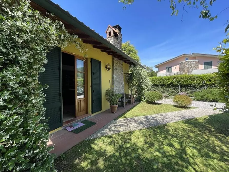 Immagine 32 di Villa in vendita  a Lucca