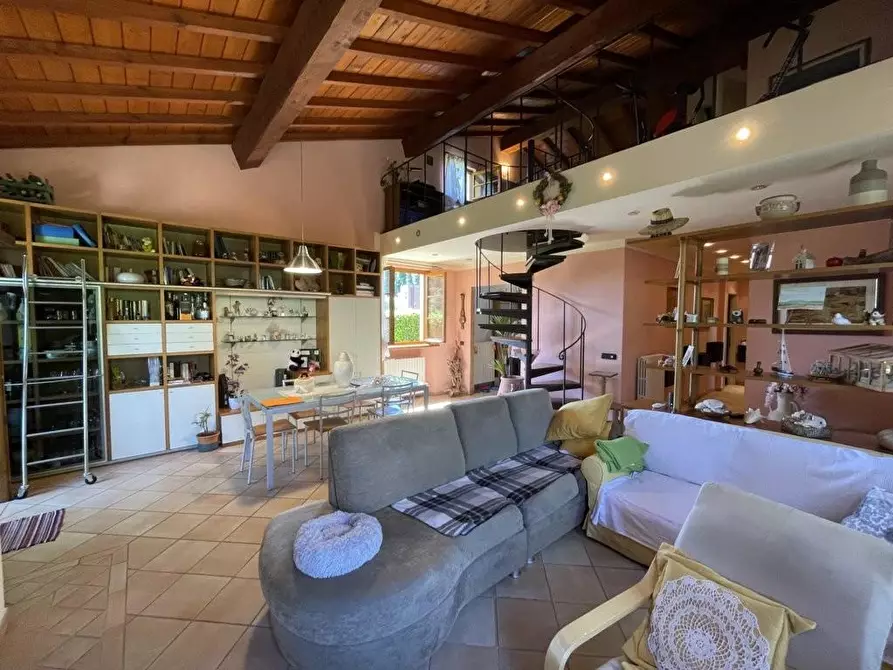 Immagine 7 di Villa in vendita  a Lucca