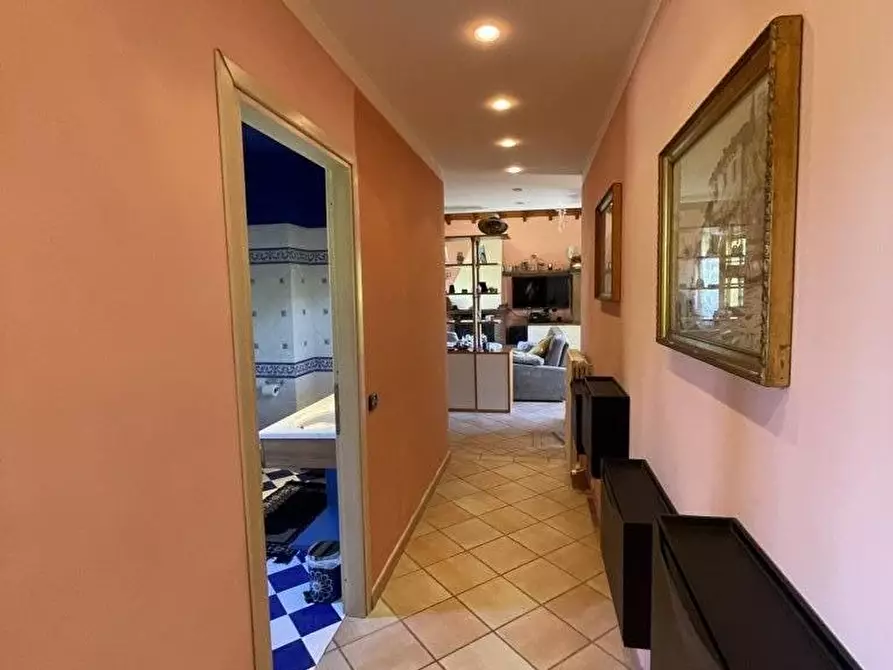 Immagine 16 di Villa in vendita  a Lucca