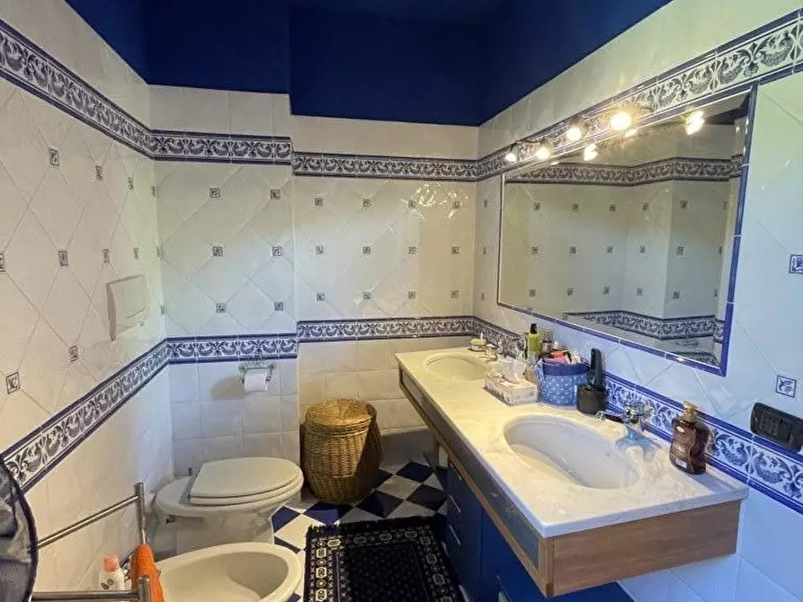 Immagine 27 di Villa in vendita  a Lucca