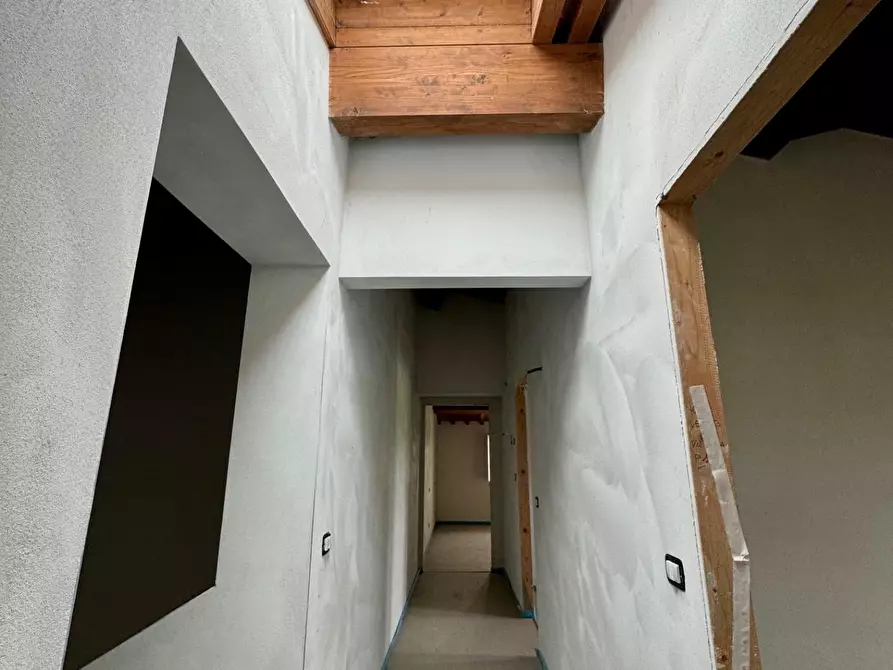 Immagine 6 di Casa colonica in vendita  a Pontedera