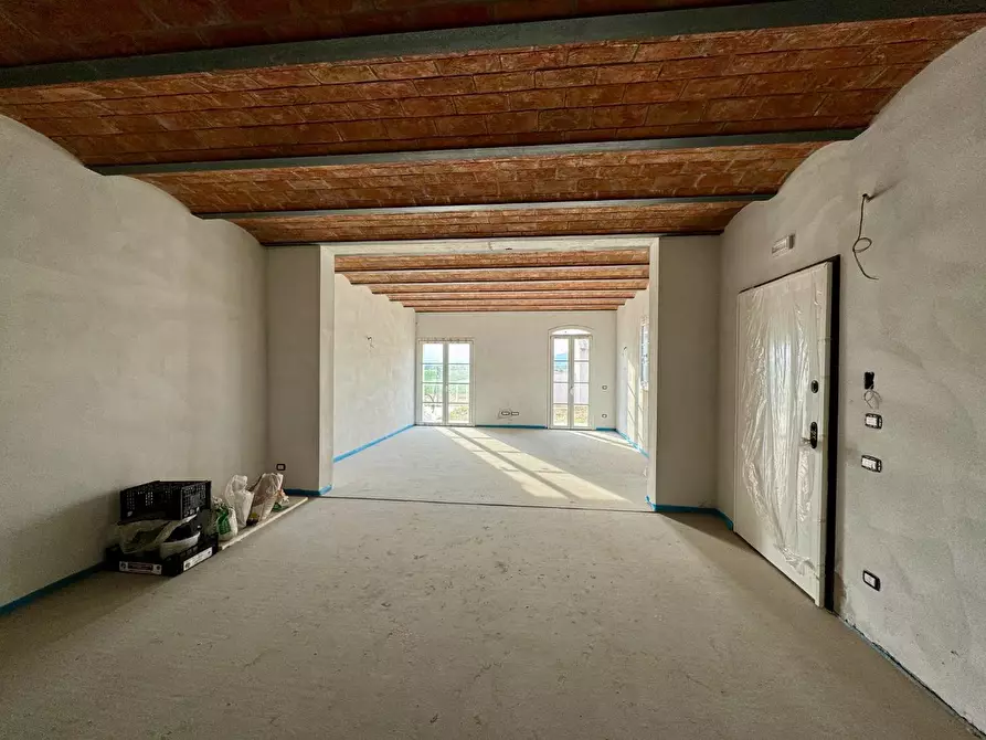 Immagine 2 di Casa colonica in vendita  a Pontedera