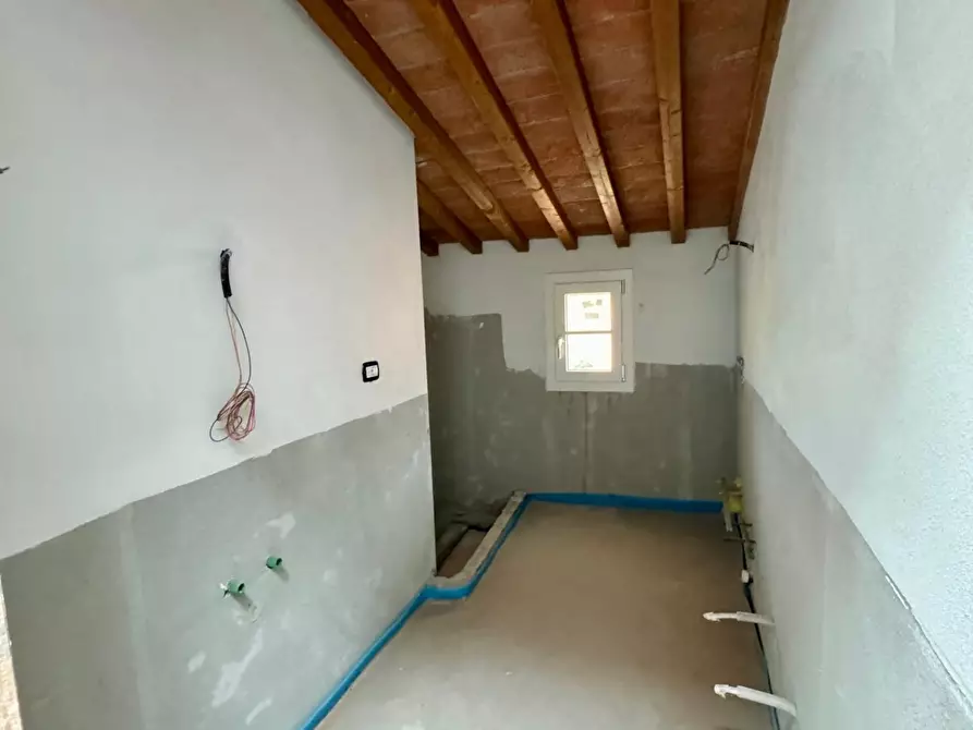 Immagine 8 di Casa colonica in vendita  a Pontedera