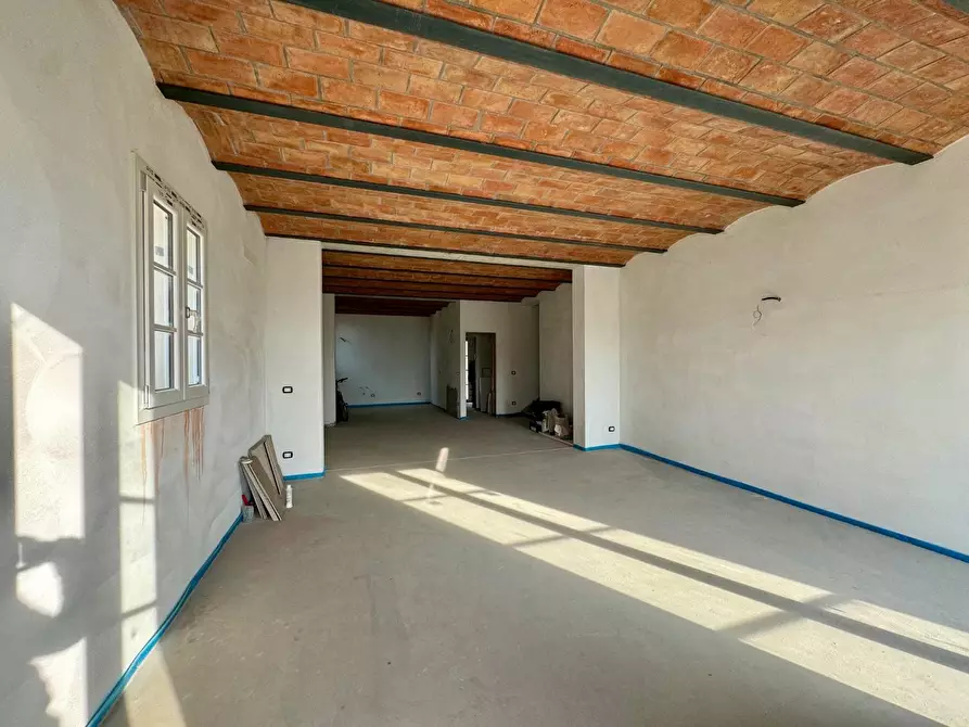 Immagine 3 di Casa colonica in vendita  a Pontedera