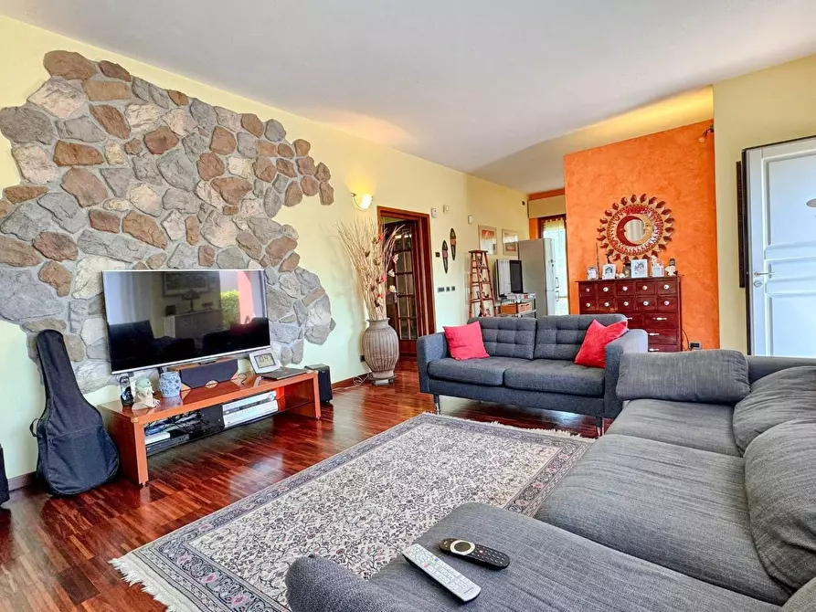 Immagine 2 di Appartamento in vendita  a Lucca