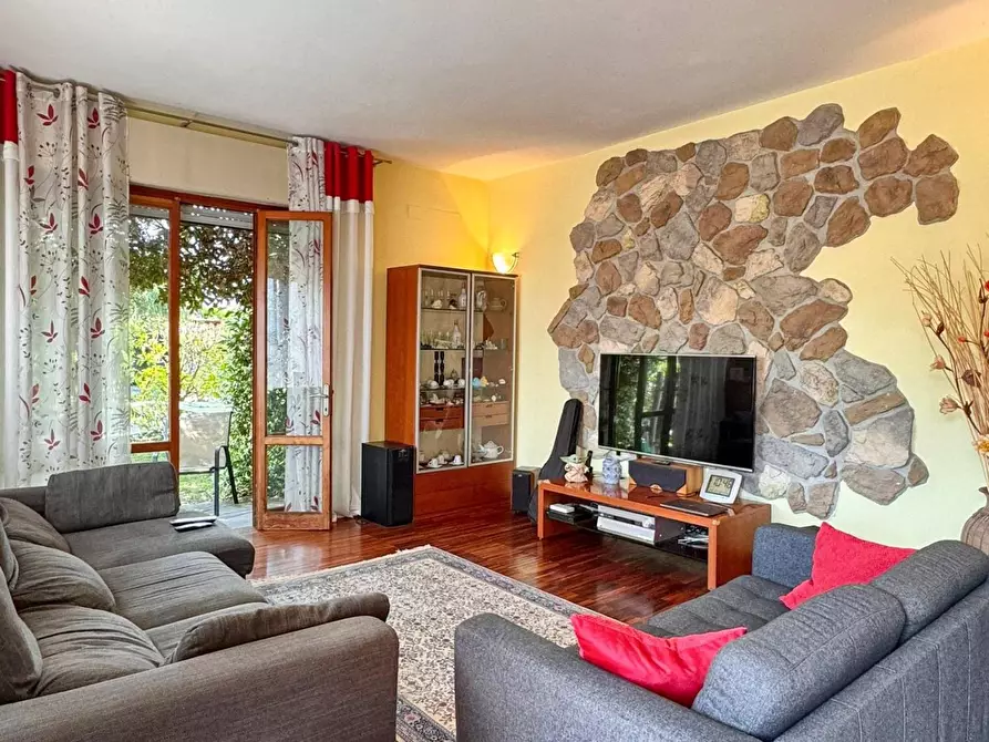 Immagine 4 di Appartamento in vendita  a Lucca