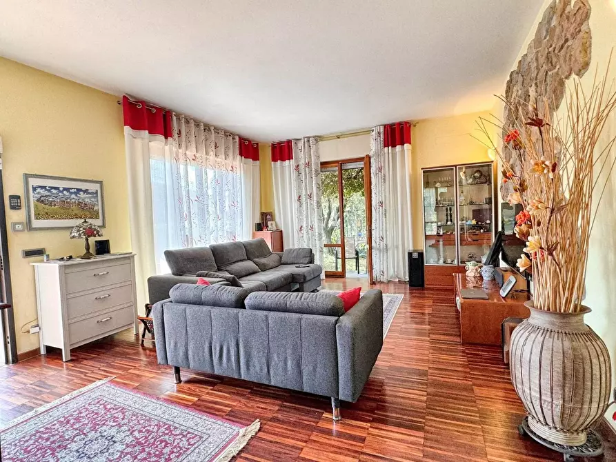 Immagine 6 di Appartamento in vendita  a Lucca