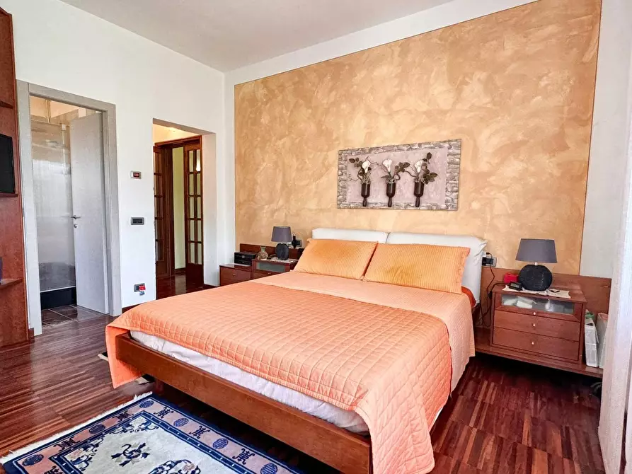 Immagine 16 di Appartamento in vendita  a Lucca