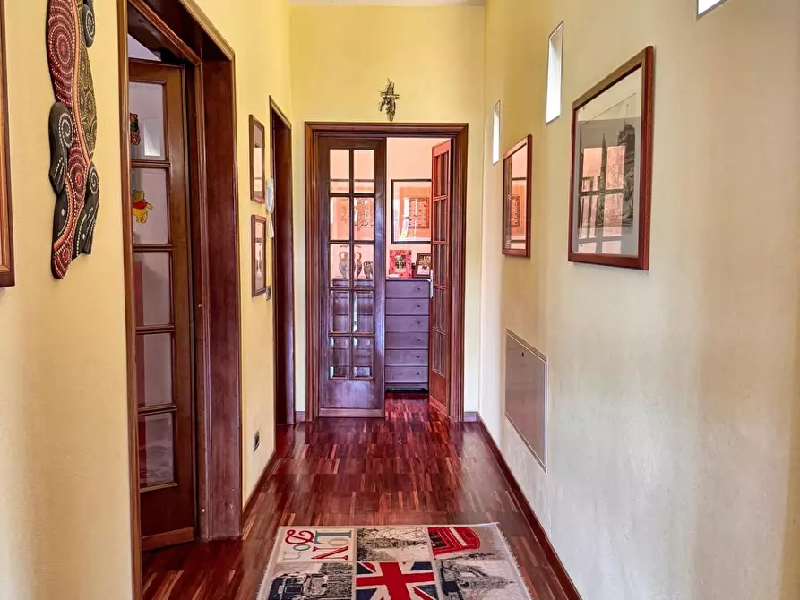 Immagine 15 di Appartamento in vendita  a Lucca