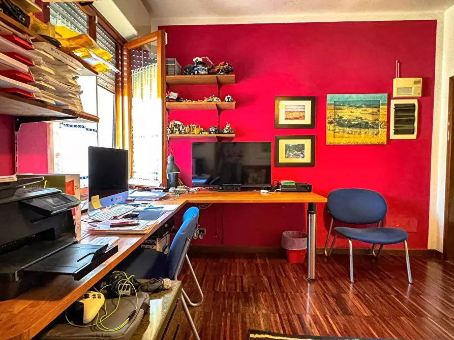 Immagine 5 di Appartamento in vendita  a Lucca