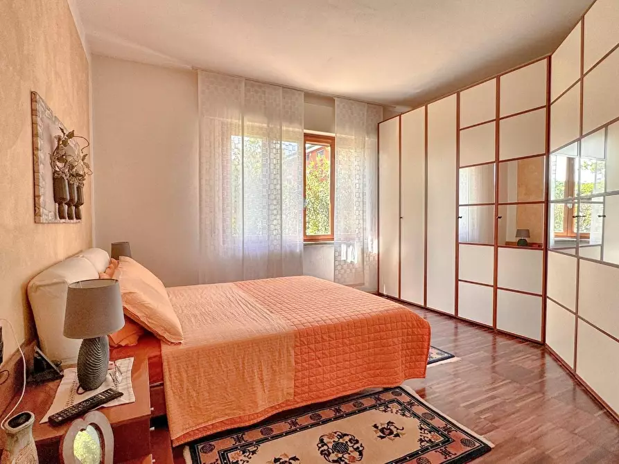 Immagine 12 di Appartamento in vendita  a Lucca