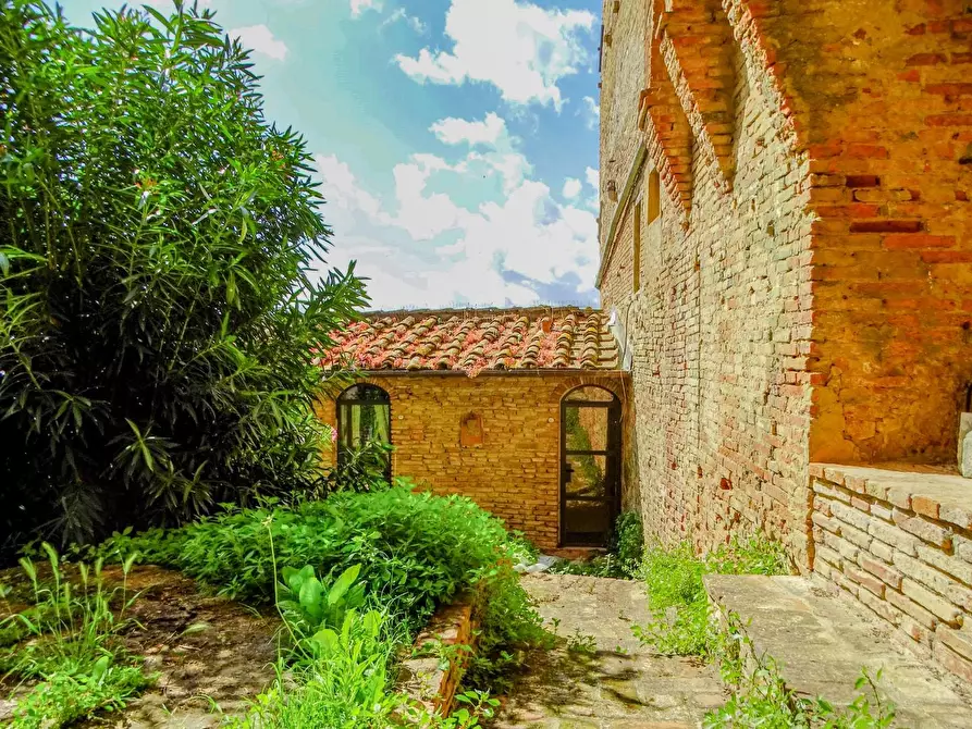 Immagine 37 di Palazzo in vendita  a San Miniato