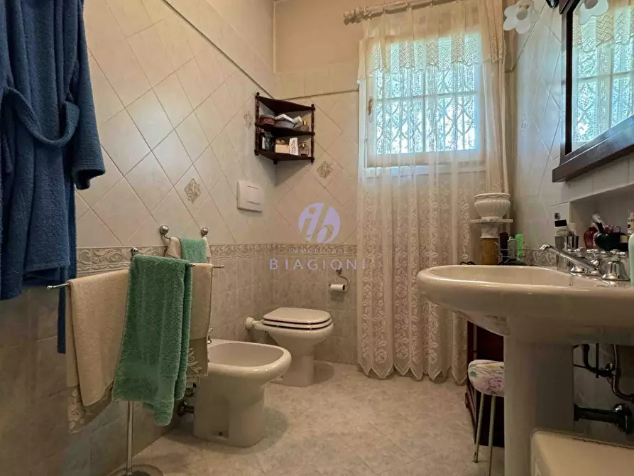 Immagine 18 di Villa in vendita  a Pietrasanta