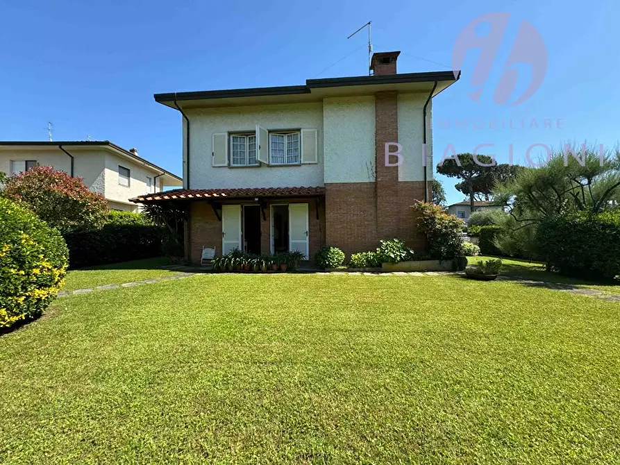 Immagine 7 di Villa in vendita  a Pietrasanta