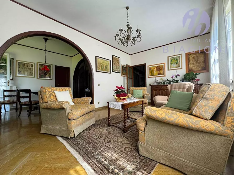 Immagine 11 di Villa in vendita  a Pietrasanta