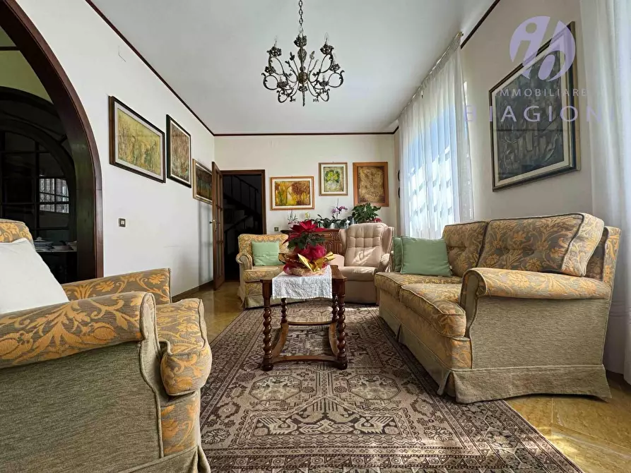 Immagine 12 di Villa in vendita  a Pietrasanta