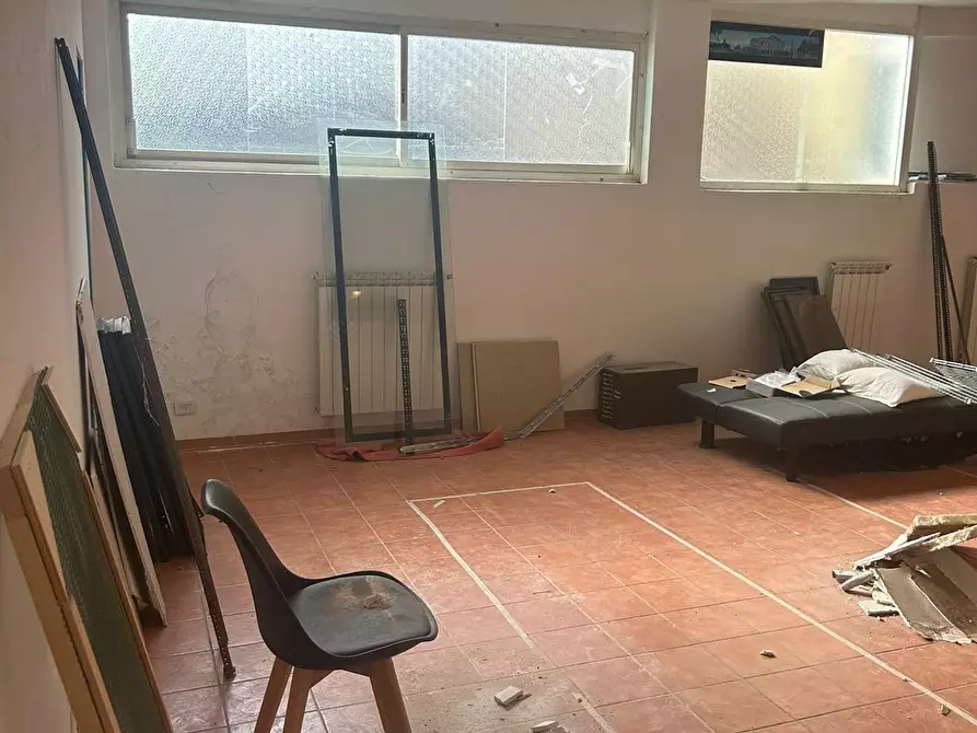 Immagine 4 di Locale commerciale in vendita  a Carrara