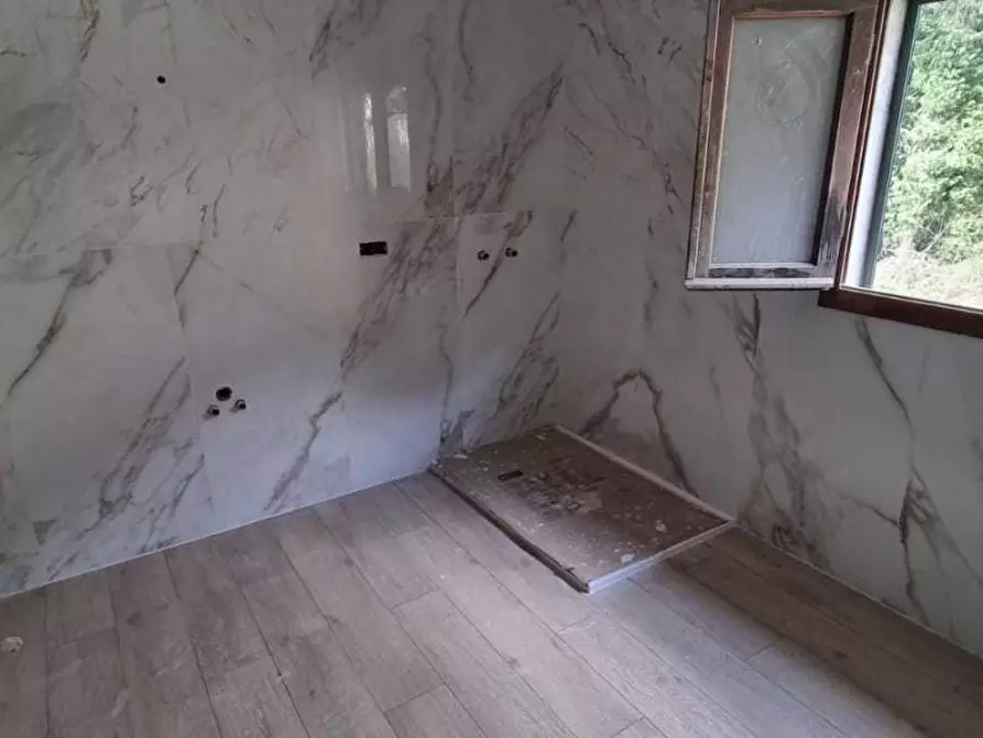 Immagine 10 di Terratetto in vendita  a Massa