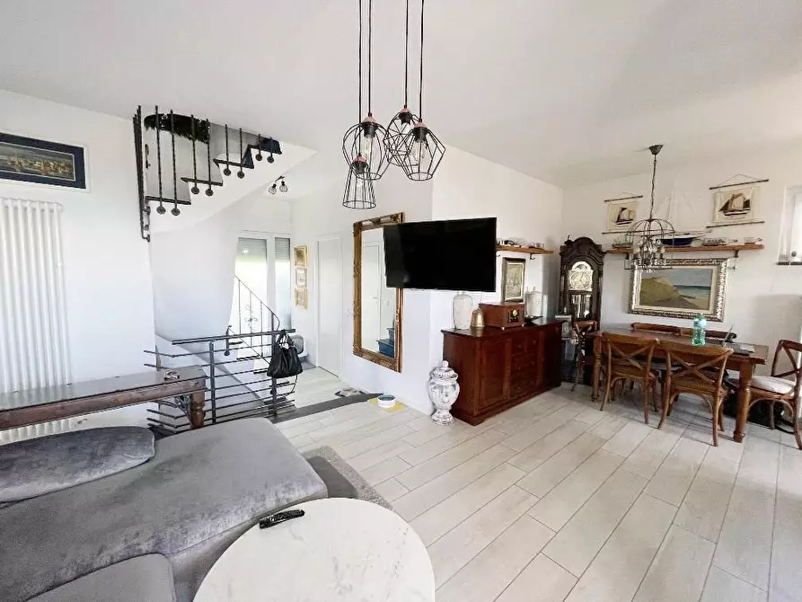 Immagine 13 di Mansarda in vendita  a La Spezia