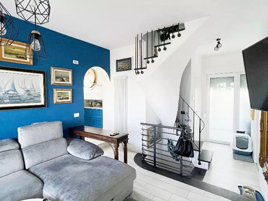 Immagine 18 di Mansarda in vendita  a La Spezia