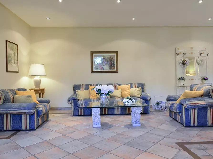 Immagine 5 di Villa in affitto  a Pietrasanta