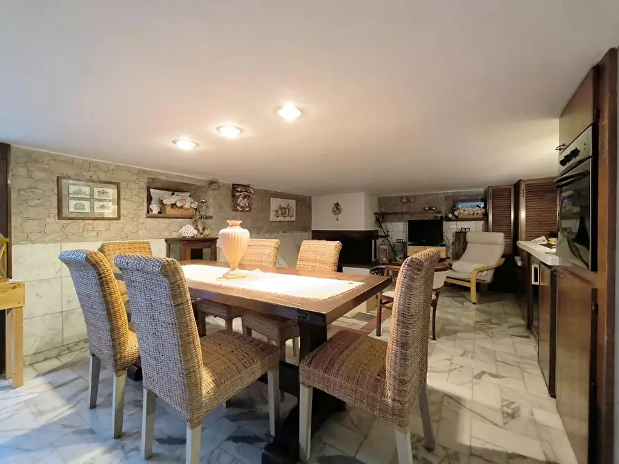 Immagine 21 di Casa bifamiliare in vendita  a Carrara