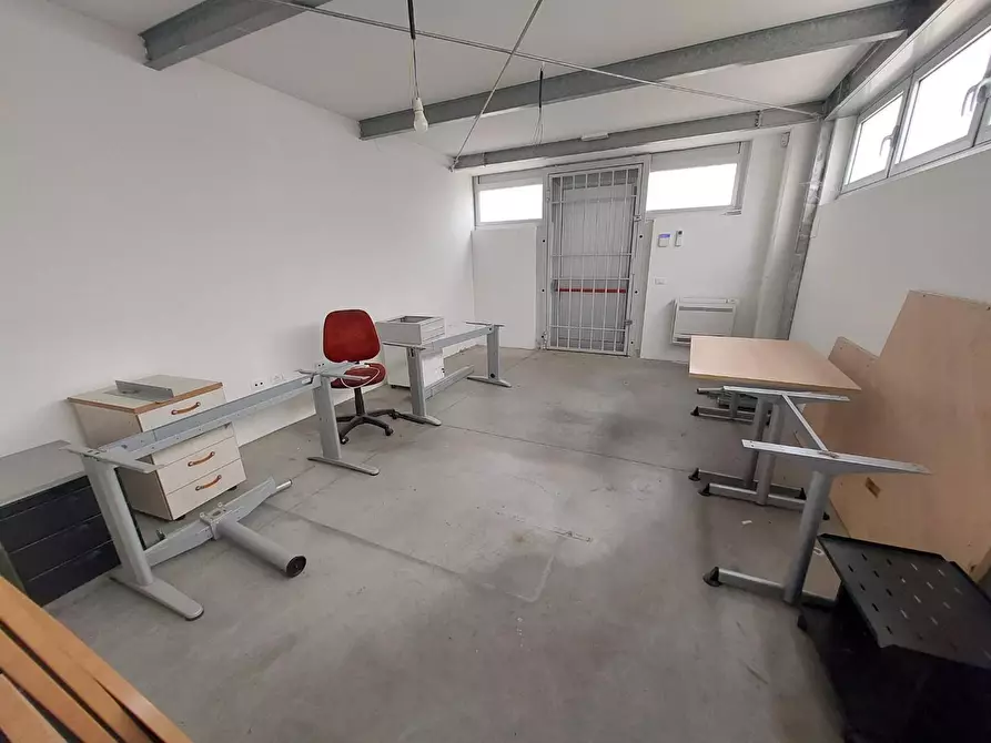 Immagine 20 di Attività artigianale in vendita  a Ponsacco