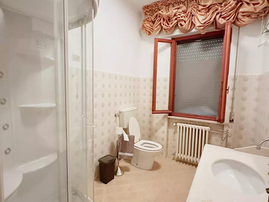 Immagine 13 di Villa in vendita  a Lucca